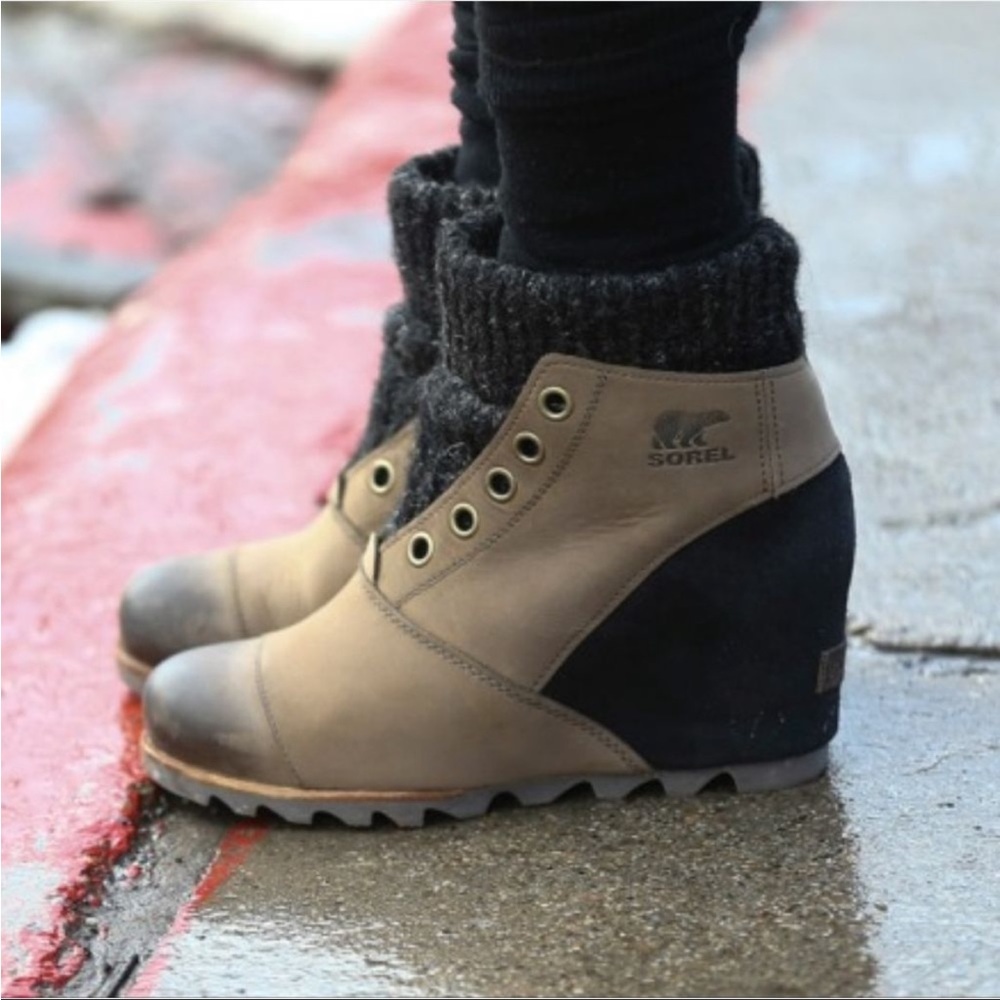 Sorel Women's Tan and Black Wedge Boots